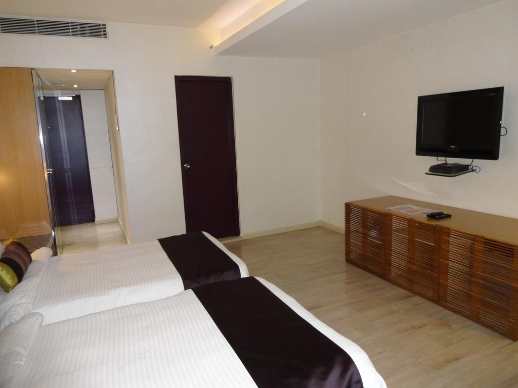The Purple Leaf Hotels Hyderabad Exterior foto