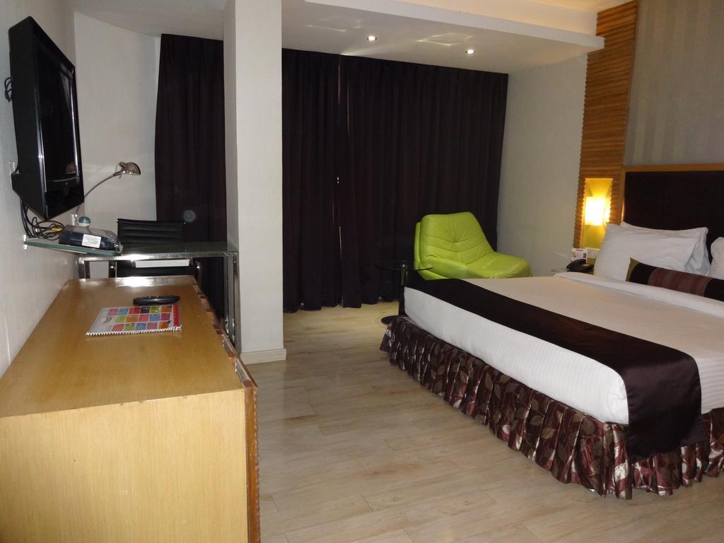 The Purple Leaf Hotels Hyderabad Exterior foto