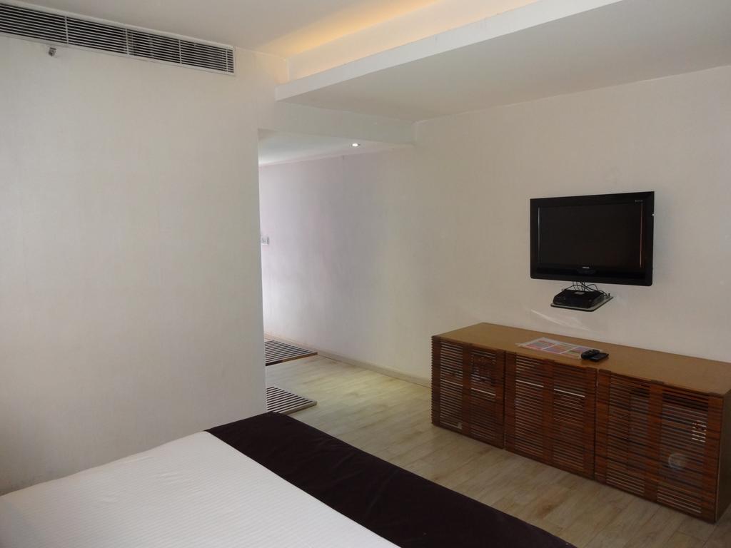 The Purple Leaf Hotels Hyderabad Exterior foto